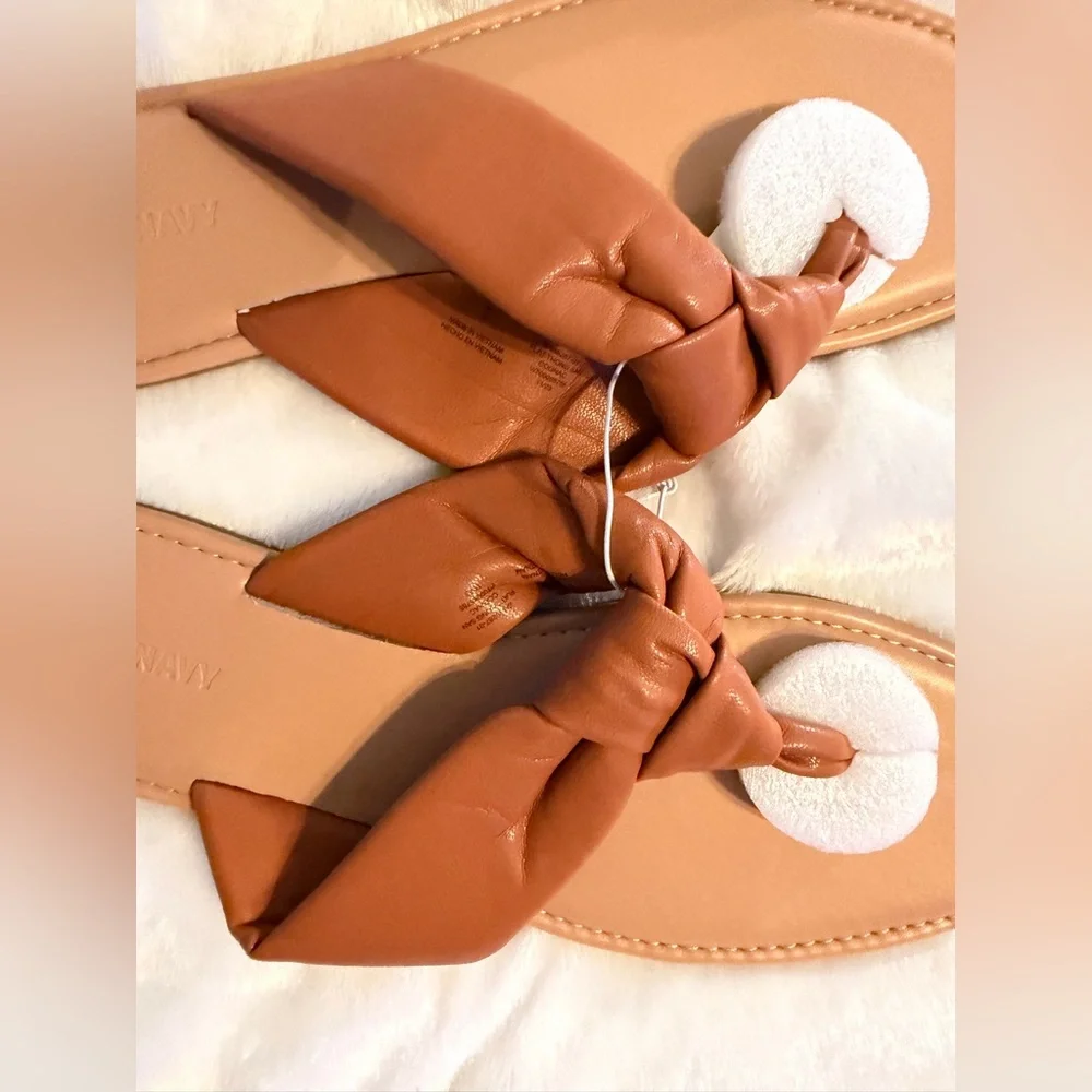 Old Navy Brown Leather Women's Sandals - Picture 3 of 4